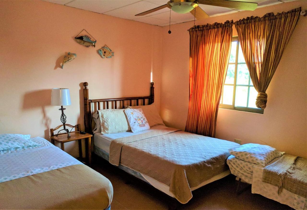 Hostal Dona Maria Pedasi Town ภายนอก รูปภาพ